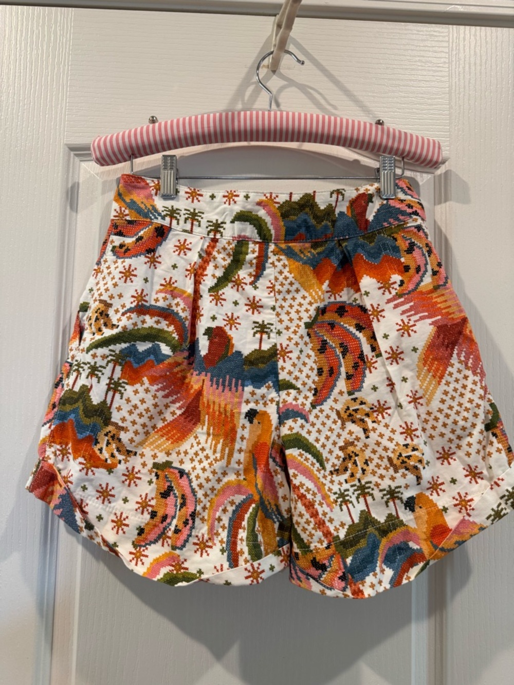 Farm Rio Anthropologie Macaw Tropical Printed Shorts XS - Picture 3 of 5